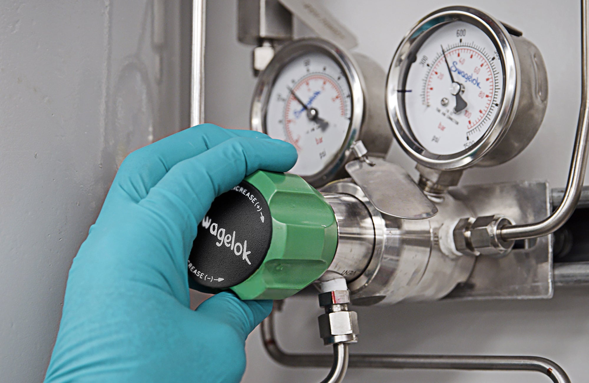 Fluid System with Pressure Regulator